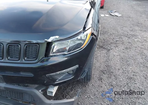 2021 Jeep Compass Altitude 4X4 z USA, uszkodzony, nr VIN 3C4NJDBB5MT584591